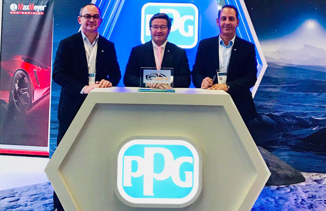 PPG-MOONWALK-Automotive-Refinish-Coatings-France-Equip-Auto-award-Arnaud-Racape-Bernard-Lanne-Jean-Philippe-Ronzetti.jpg PPG-MOONWALK-Automotive-Refinish-Coatings-France-Equip-Auto-award-Arnaud-Racape-Bernard-Lanne-Jean-Philippe-Ronzetti.jpg